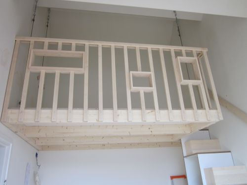 http://upwood.de/media/Dachausbau/2_Schlafempore_Treppe.jpg