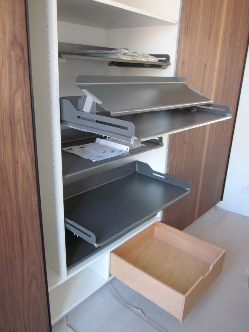 http://upwood.de/media/Schraenke/Schrank_Schiebetuer_Schublade.jpg